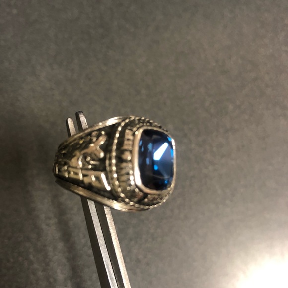 Class ring - Picture 5 of 6
